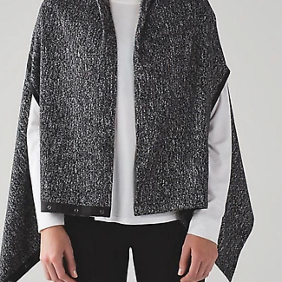 Lululemon Vinyasa Poncho Scarf 🧣 - Picture 2 of 7